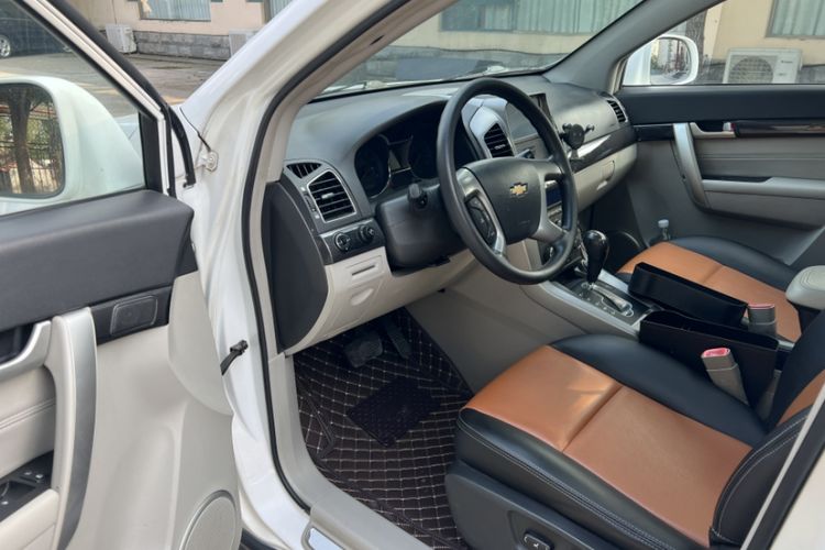 Used Chevrolet Captiva 2015 2.4L Two-Wheel Drive Urban Version 5 Seats Interior 2