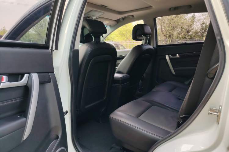 Used Chevrolet Captiva 2015 2.4L 4x4 Flagship Edition 7-Seater Interior 3