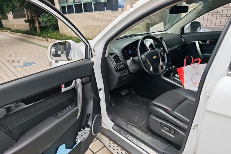 Used Chevrolet Captiva 2015 2.4L 4x4 Flagship Edition 7-Seater Interior 3
