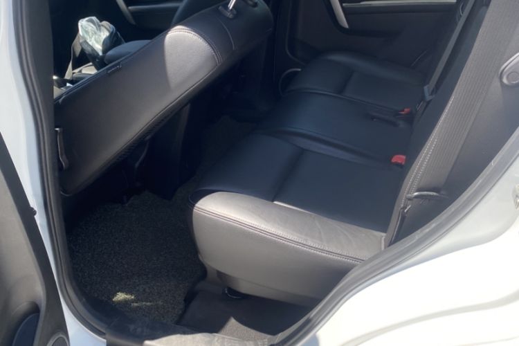 Used Chevrolet Captiva 2015 2.4L 4x4 Flagship Edition 7-Seater Interior 3