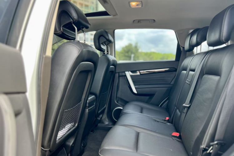 Used Chevrolet Captiva 2015 2.4L 4x4 Flagship Edition 7-Seater Interior 3