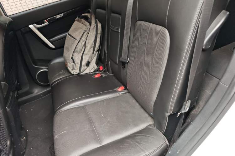 Used Chevrolet Captiva 2015 2.4L 4x4 Flagship Edition 7-Seater Interior 4