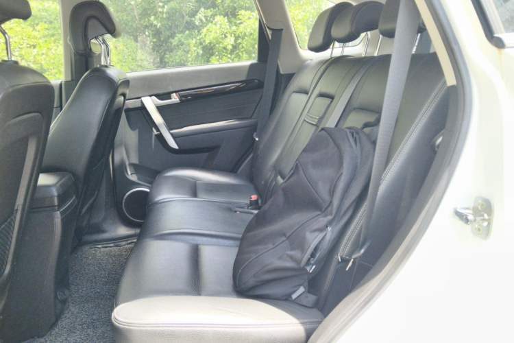 Used Chevrolet Captiva 2015 2.4L 4x4 Flagship Edition 7-Seater Interior 4