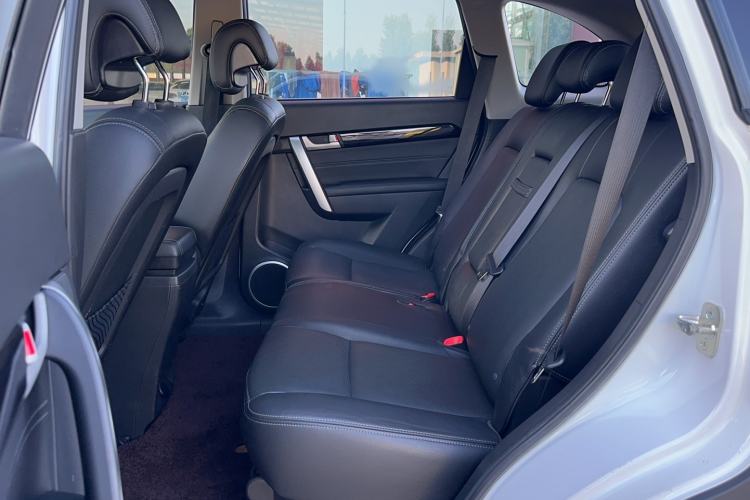 Used Chevrolet Captiva 2015 2.4L 4x4 Flagship Edition 7-Seater Interior 4