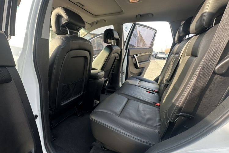 Used Chevrolet Captiva 2015 2.4L 4x4 Flagship Edition 7-Seater Interior 4
