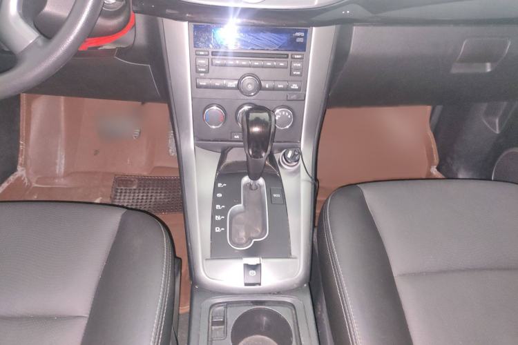 Used Chevrolet Captiva 2015 2.4L Two-Wheel Drive Urban Version 7 Seats Interior 5