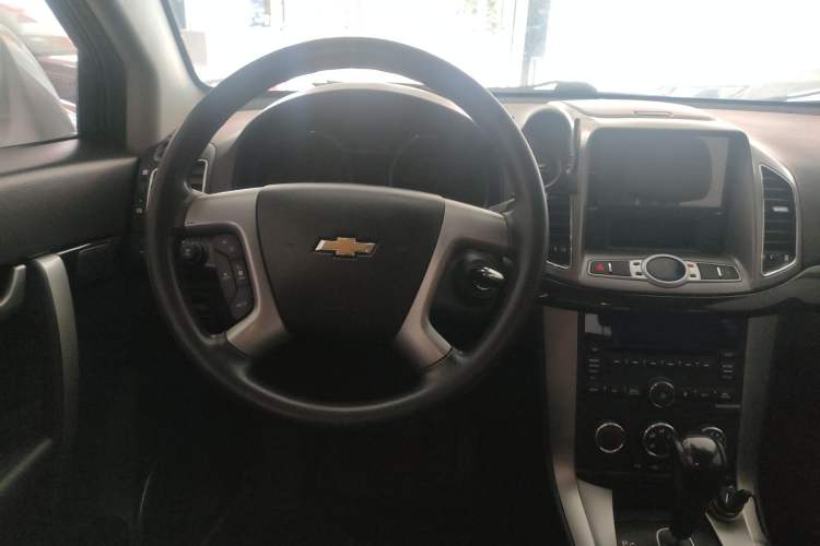 Used Chevrolet Captiva 2015 2.4L Two-Wheel Drive Urban Version 7 Seats Interior 6