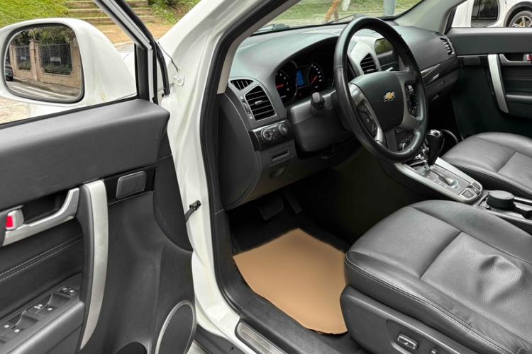 Used Chevrolet Captiva 2015 2.4L 4x4 Flagship Edition 7-Seater Interior 7