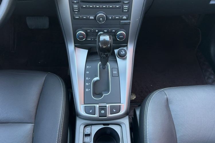 Used Chevrolet Captiva 2015 2.4L 4x4 Flagship Edition 7-Seater Interior 8
