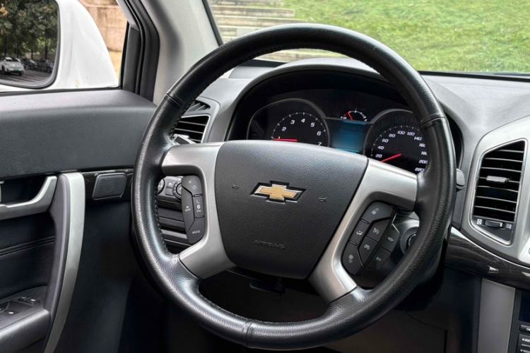 Used Chevrolet Captiva 2015 2.4L 4x4 Flagship Edition 7-Seater Interior 9