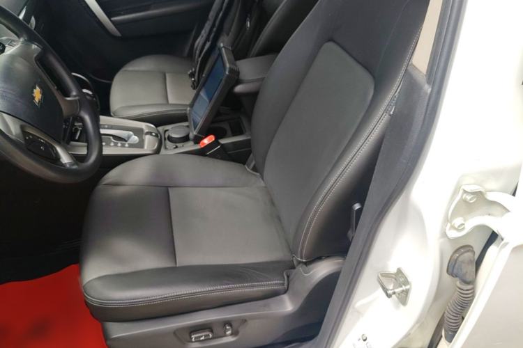 Used Chevrolet Captiva 2015 2.4L Two-Wheel Drive Urban Version 7 Seats Left Front Seat