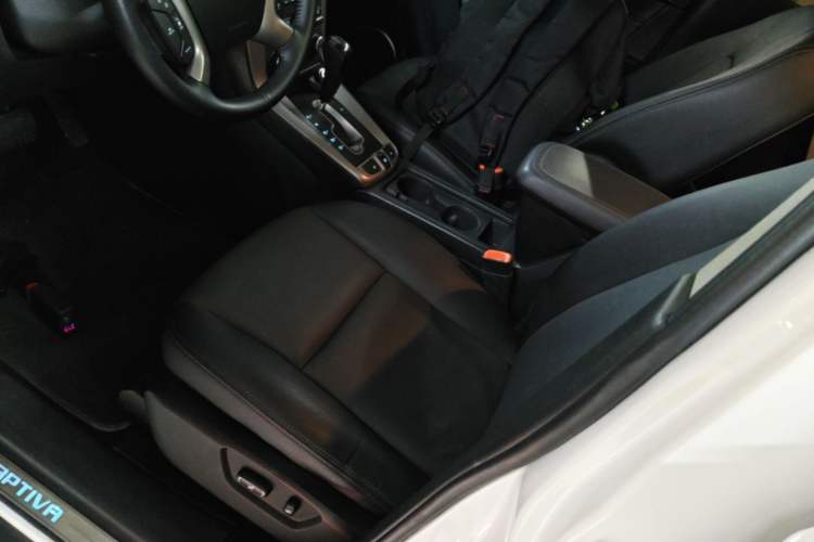 Used Chevrolet Captiva 2015 2.4L 4x4 Flagship Edition 7-Seater Left Front Seat