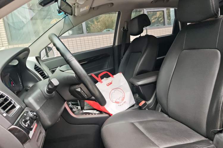 Used Chevrolet Captiva 2015 2.4L 4x4 Flagship Edition 7-Seater Left Front Seat