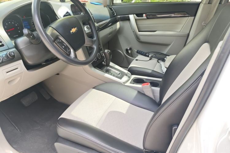 Used Chevrolet Captiva 2015 2.4L Two-Wheel Drive Urban Version 5 Seats Left Front Seat