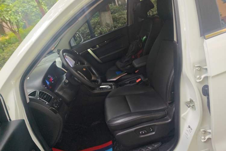 Used Chevrolet Captiva 2015 2.4L Two-Wheel Drive Urban Version 7 Seats Left Front Seat