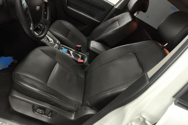 Used Chevrolet Captiva 2015 2.4L Two-Wheel Drive Urban Version 7 Seats Left Front Seat