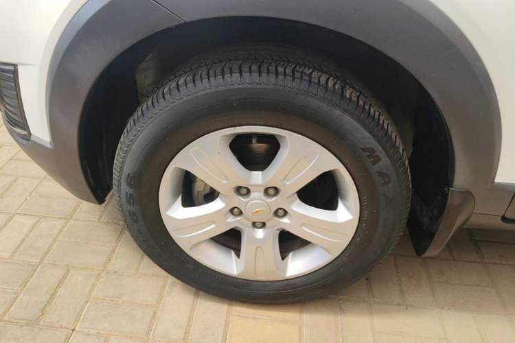 Used Chevrolet Captiva 2015 2.4L Two-Wheel Drive Urban Version 7 Seats Left Front Wheel Hub