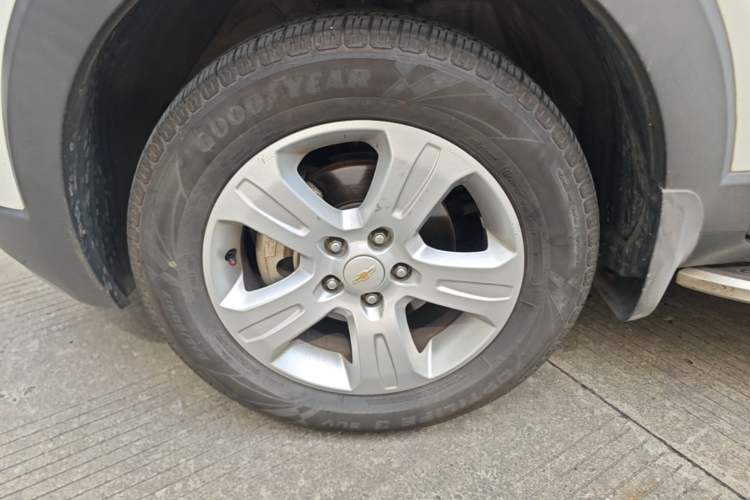 Used Chevrolet Captiva 2015 2.4L Two-Wheel Drive Urban Version 7 Seats Left Front Wheel Hub