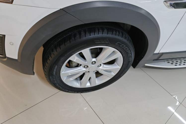 Used Chevrolet Captiva 2015 2.4L 4x4 Flagship Edition 7-Seater Left Front Wheel Hub