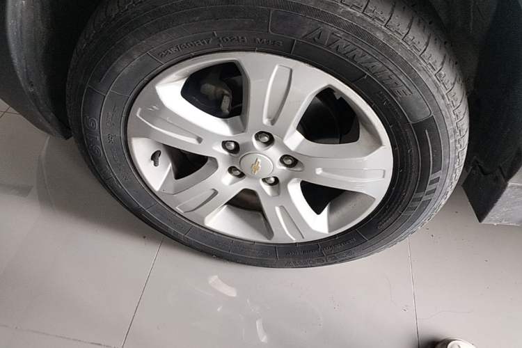 Used Chevrolet Captiva 2015 2.4L Two-Wheel Drive Urban Version 7 Seats Left Front Wheel Hub