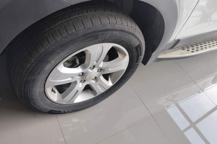 Used Chevrolet Captiva 2015 2.4L Two-Wheel Drive Urban Version 7 Seats Left Front Wheel Hub