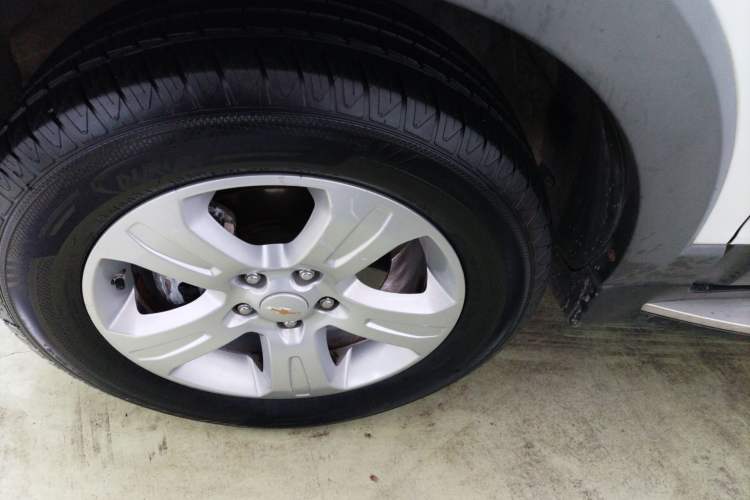 Used Chevrolet Captiva 2015 2.4L Two-Wheel Drive Urban Version 5 Seats Left Front Wheel Hub