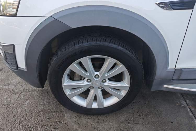 Used Chevrolet Captiva 2015 2.4L 4x4 Flagship Edition 7-Seater Left Front Wheel Hub