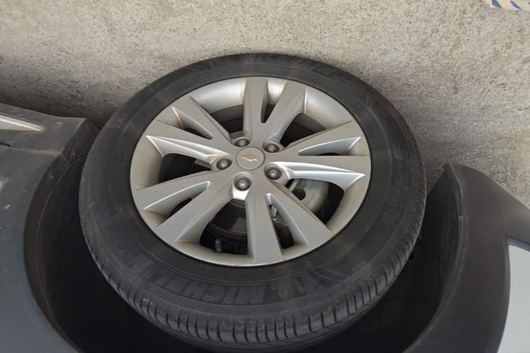 Used Chevrolet Captiva 2015 2.4L 4x4 Flagship Edition 7-Seater Left Front Wheel Hub