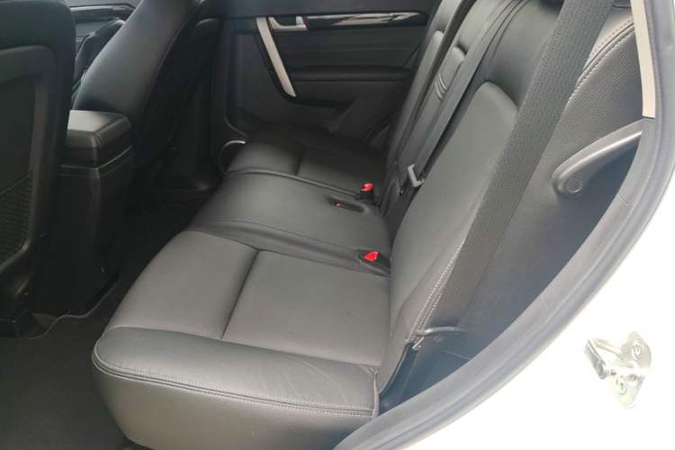 Used Chevrolet Captiva 2015 2.4L Two-Wheel Drive Urban Version 7 Seats Left Rear Seat