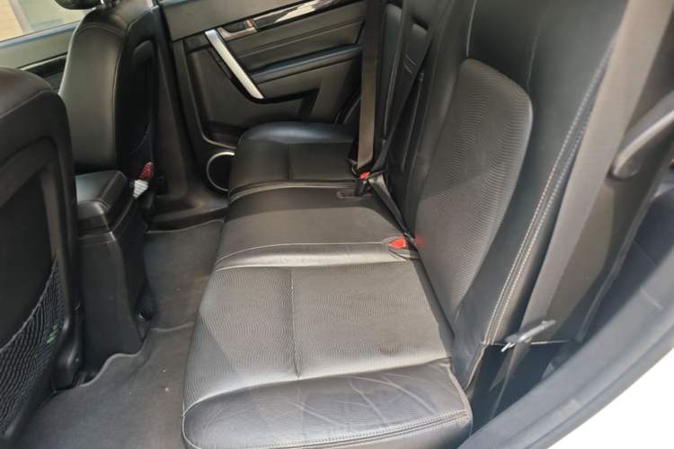 Used Chevrolet Captiva 2015 2.4L Two-Wheel Drive Urban Version 7 Seats Left Rear Seat