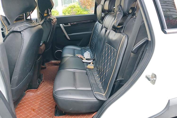 Used Chevrolet Captiva 2015 2.4L Two-Wheel Drive Urban Version 7 Seats Left Rear Seat