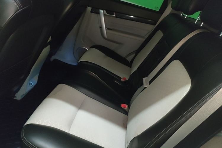 Used Chevrolet Captiva 2015 2.4L Two-Wheel Drive Urban Version 5 Seats Left Rear Seat