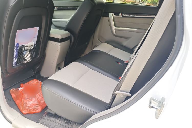 Used Chevrolet Captiva 2015 2.4L Two-Wheel Drive Urban Version 5 Seats Left Rear Seat