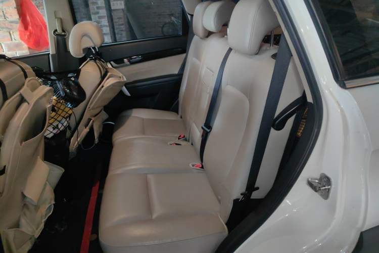 Used Chevrolet Captiva 2015 2.4L Two-Wheel Drive Urban Version 7 Seats Left Rear Seat