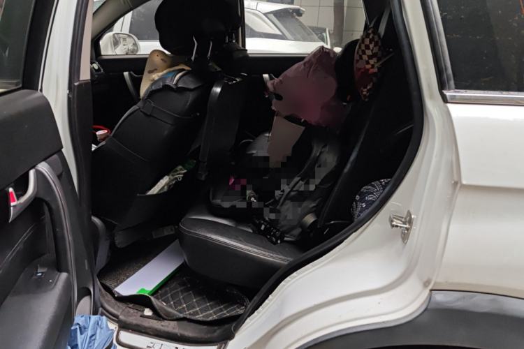 Used Chevrolet Captiva 2015 2.4L Two-Wheel Drive Urban Version 7 Seats Left Rear Seat