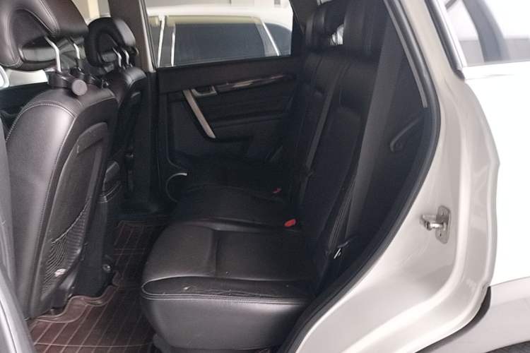 Used Chevrolet Captiva 2015 2.4L Two-Wheel Drive Urban Version 7 Seats Left Rear Seat
