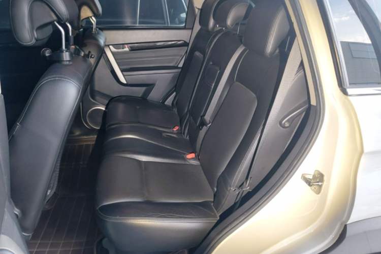 Used Chevrolet Captiva 2015 2.4L Two-Wheel Drive Urban Version 7 Seats Left Rear Seat