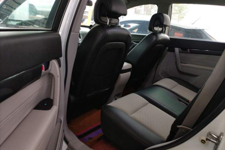Used Chevrolet Captiva 2015 2.4L Two-Wheel Drive Urban Version 5 Seats Left Rear Seat