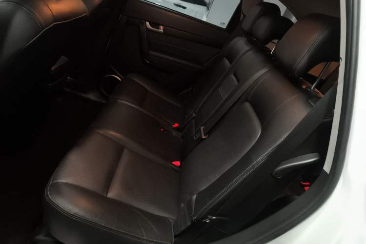 Used Chevrolet Captiva 2015 2.4L Two-Wheel Drive Urban Version 7 Seats Left Rear Seat