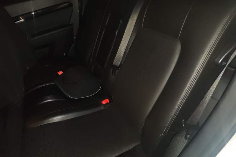 Used Chevrolet Captiva 2015 2.4L 4x4 Flagship Edition 7-Seater Left Rear Seat