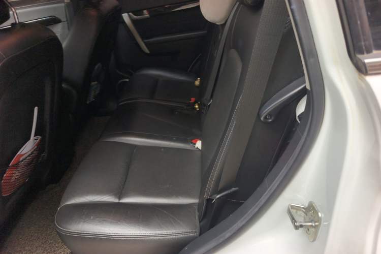 Used Chevrolet Captiva 2015 2.4L Two-Wheel Drive Urban Version 7 Seats Left Rear Seat