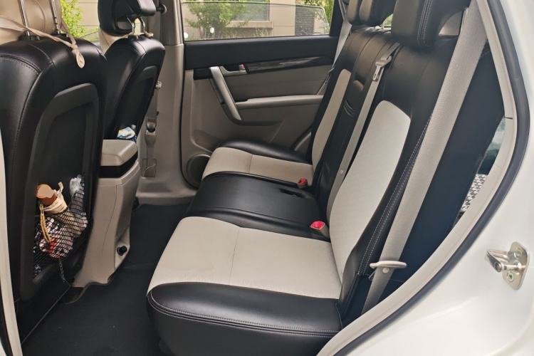 Used Chevrolet Captiva 2015 2.4L Two-Wheel Drive Urban Version 5 Seats Left Rear Seat