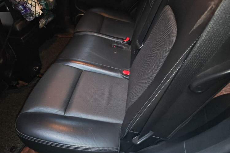 Used Chevrolet Captiva 2015 2.4L 4x4 Flagship Edition 7-Seater Left Rear Seat
