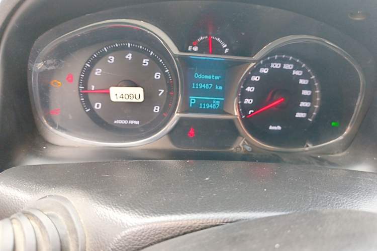 Used Chevrolet Captiva 2015 2.4L Two-Wheel Drive Urban Version 7 Seats Odometer Close Up