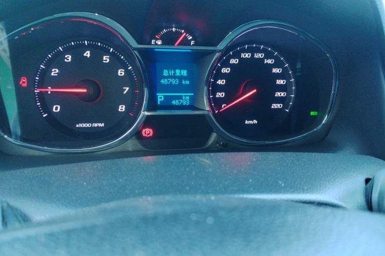 Used Chevrolet Captiva 2015 2.4L 4x4 Flagship Edition 7-Seater Odometer Close Up