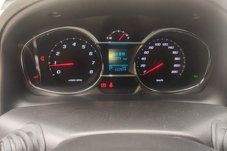 Used Chevrolet Captiva 2015 2.4L 4x4 Flagship Edition 7-Seater Odometer Close Up