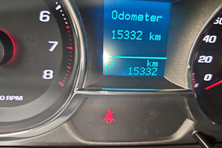 Used Chevrolet Captiva 2015 2.4L 4x4 Flagship Edition 7-Seater Odometer Close Up