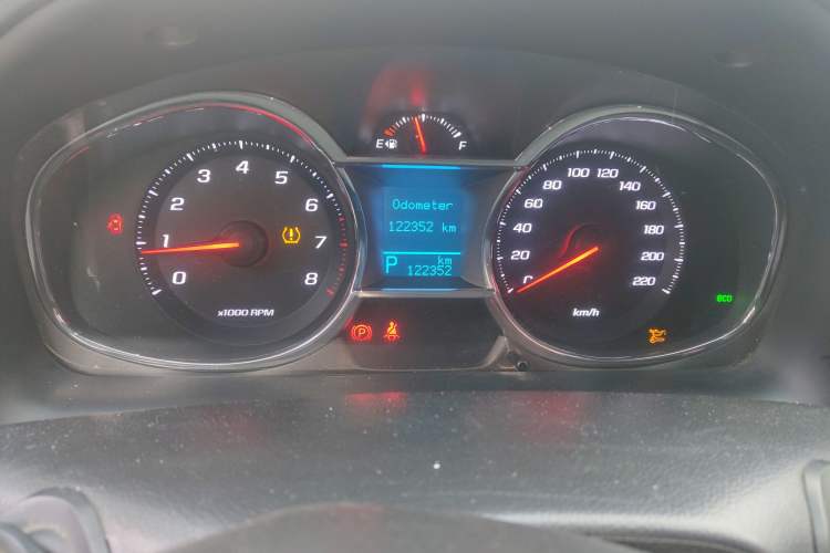 Used Chevrolet Captiva 2015 2.4L 4x4 Flagship Edition 7-Seater Odometer Close Up