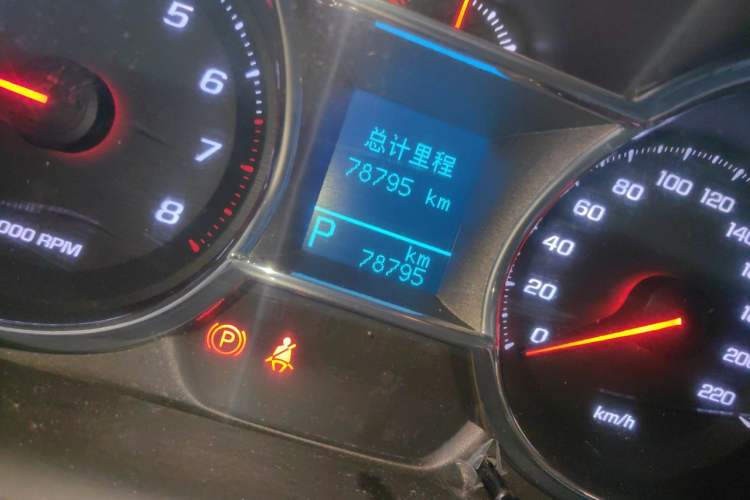 Used Chevrolet Captiva 2015 2.4L 4x4 Flagship Edition 7-Seater Odometer Close Up