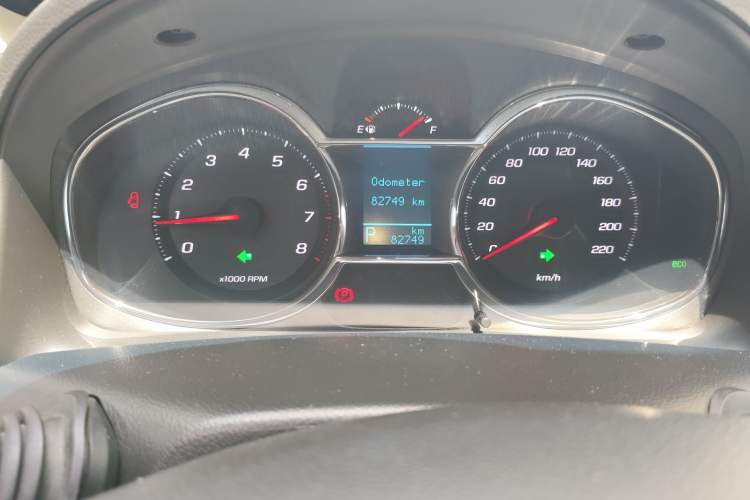 Used Chevrolet Captiva 2015 2.4L Two-Wheel Drive Urban Version 5 Seats Odometer Close Up